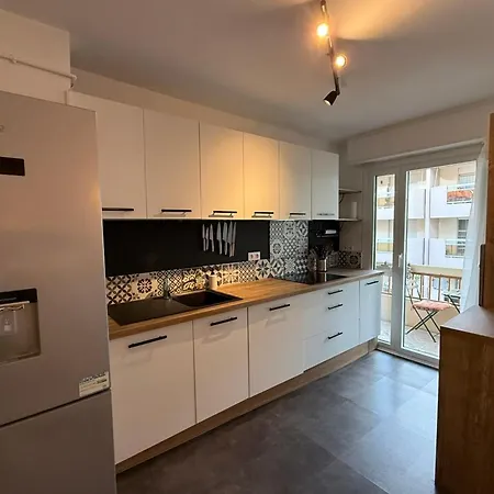 Modern With Terrace - Ideal Location *