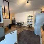 Modern With Terrace - Ideal Location דירה